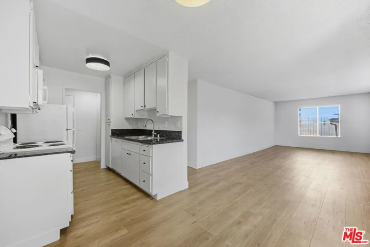 1352 S Carmelina Avenue 309, Los Angeles, California 90025
