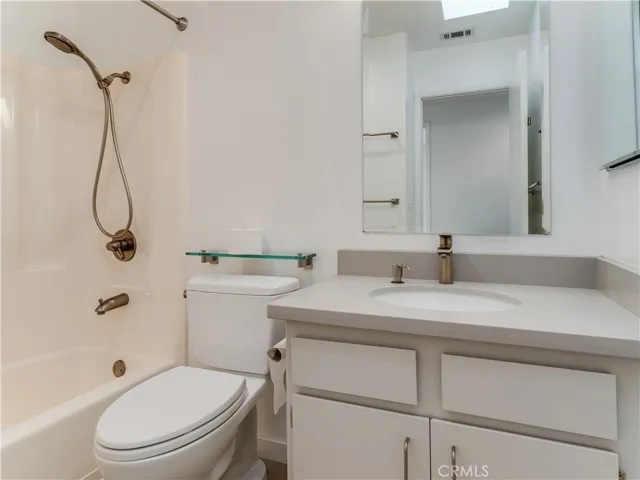 Guest Full Bathroom