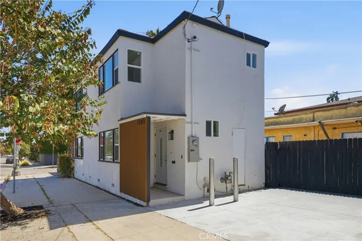 1205 Cole, Los Angeles, California 90038