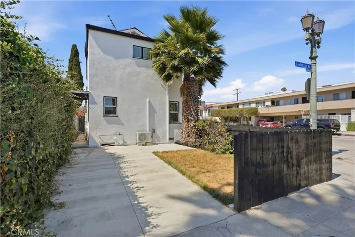 1205 Cole, Los Angeles, California 90038