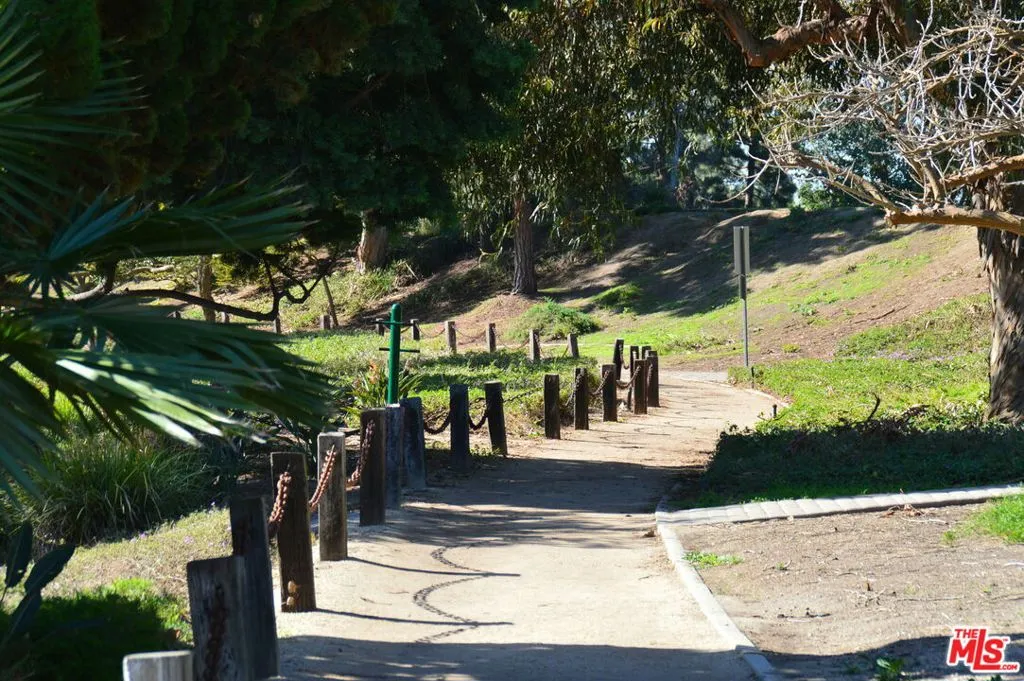 Fox Hills Park 1 Block Away