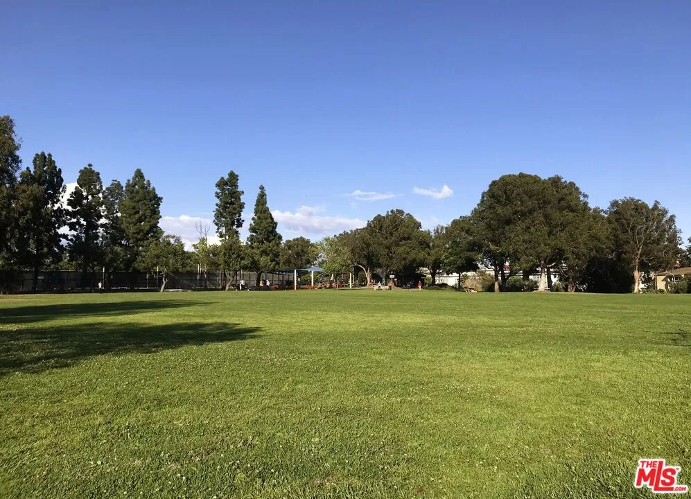 Fox Hills Park 1 Block Away