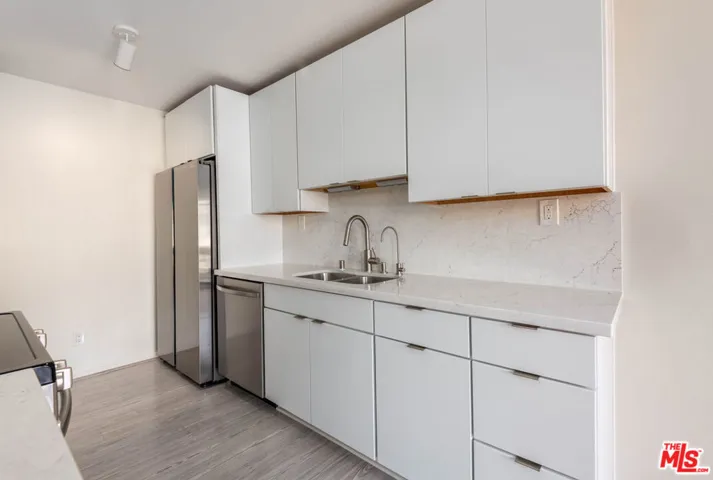 Fully-Remodeled Contemporary K
