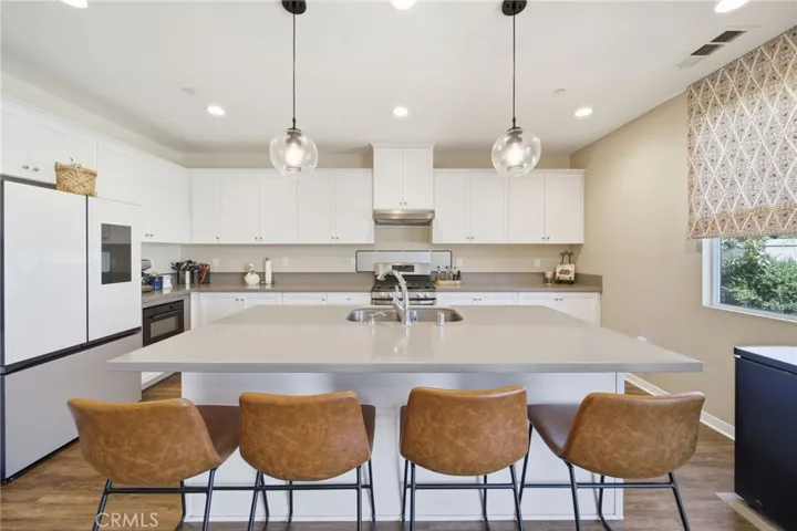 1198 Venice, Mentone, California 92359