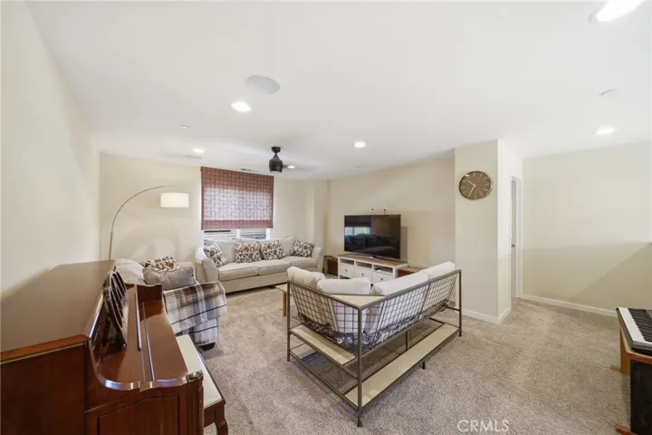 1198 Venice, Mentone, California 92359
