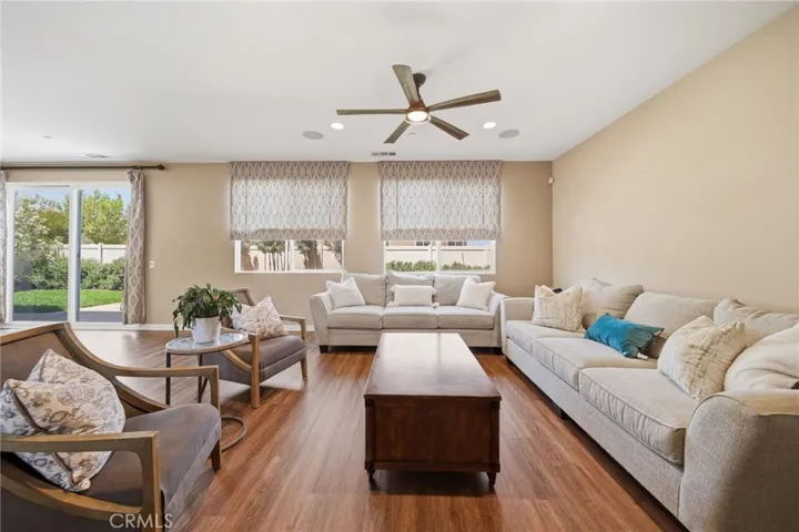1198 Venice, Mentone, California 92359