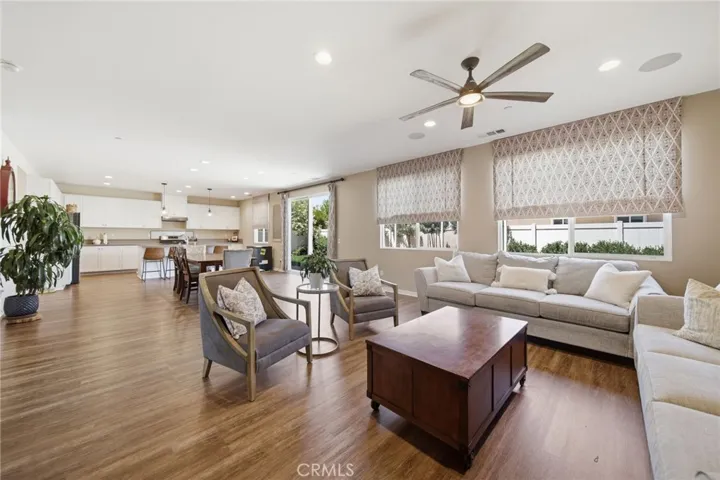 1198 Venice, Mentone, California 92359