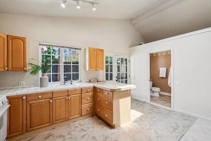 170 Grand Street, Redwood City, California 94062