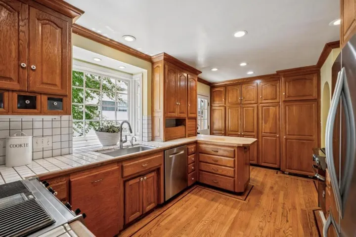 170 Grand Street, Redwood City, California 94062