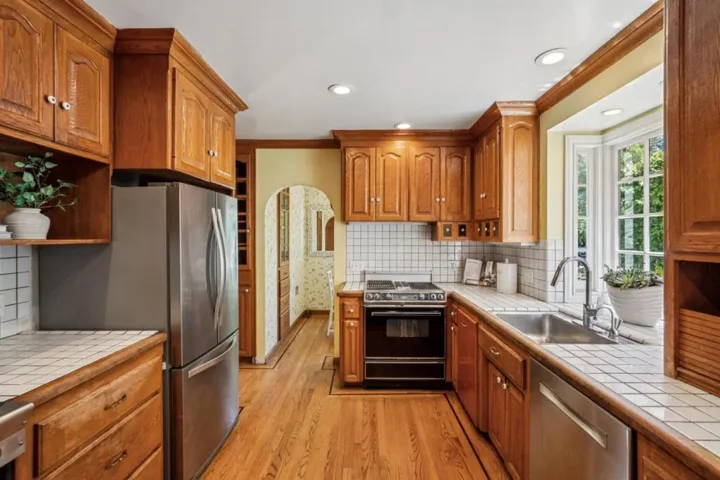 170 Grand Street, Redwood City, California 94062