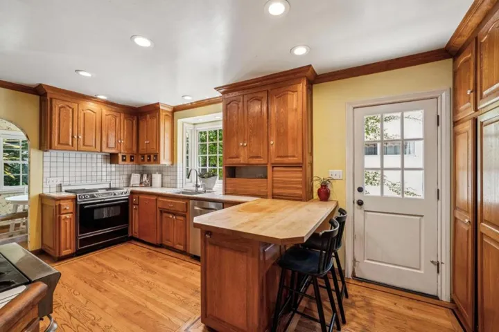 170 Grand Street, Redwood City, California 94062