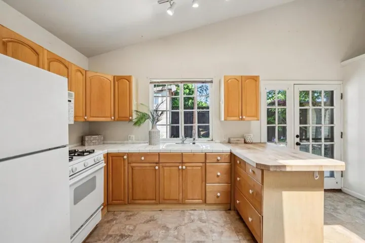 170 Grand Street, Redwood City, California 94062