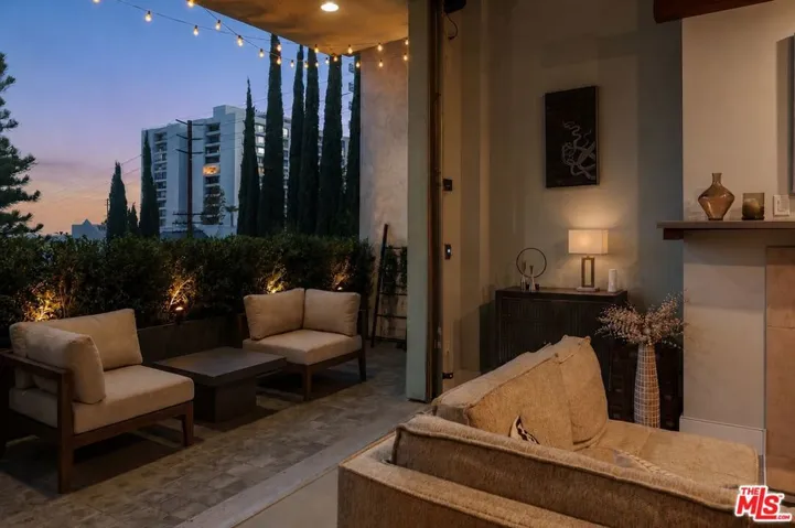 1152 N La Cienega Boulevard 201, West Hollywood, California 90069