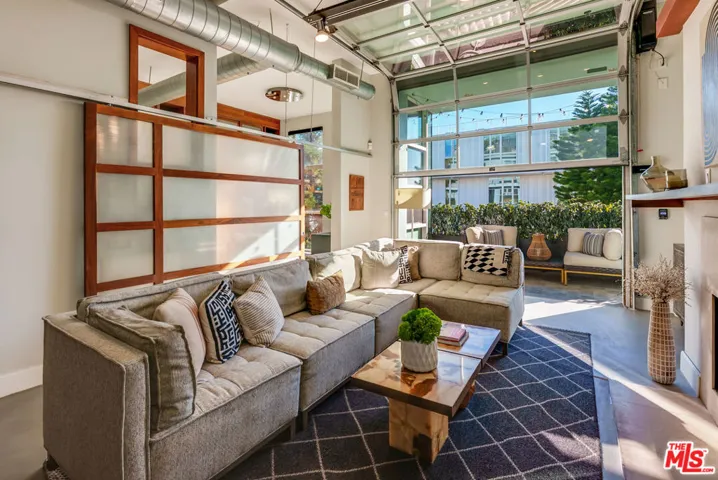 1152 N La Cienega Boulevard 201, West Hollywood, California 90069