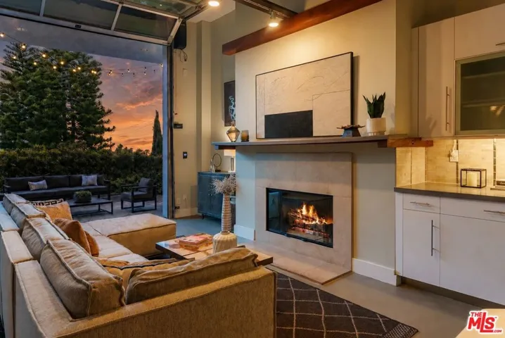 1152 N La Cienega Boulevard 201, West Hollywood, California 90069