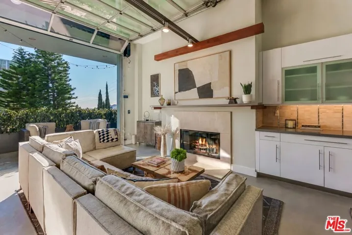 1152 N La Cienega Boulevard 201, West Hollywood, California 90069