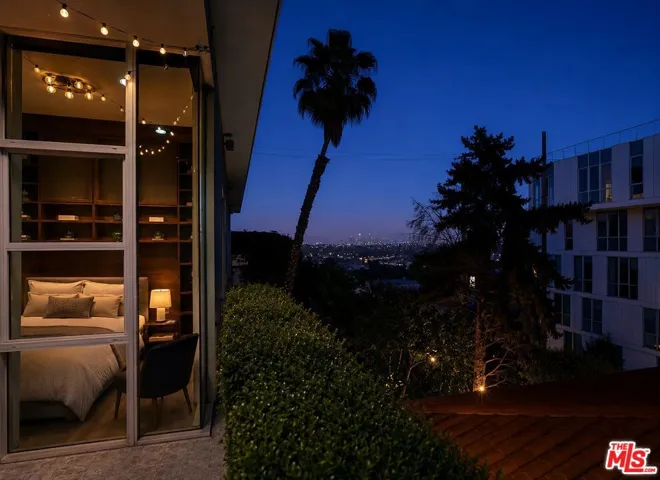 1152 N La Cienega Boulevard 201, West Hollywood, California 90069