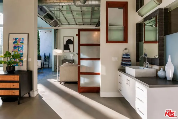 1152 N La Cienega Boulevard 201, West Hollywood, California 90069