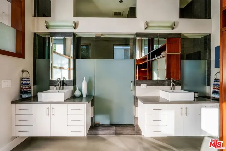 1152 N La Cienega Boulevard 201, West Hollywood, California 90069