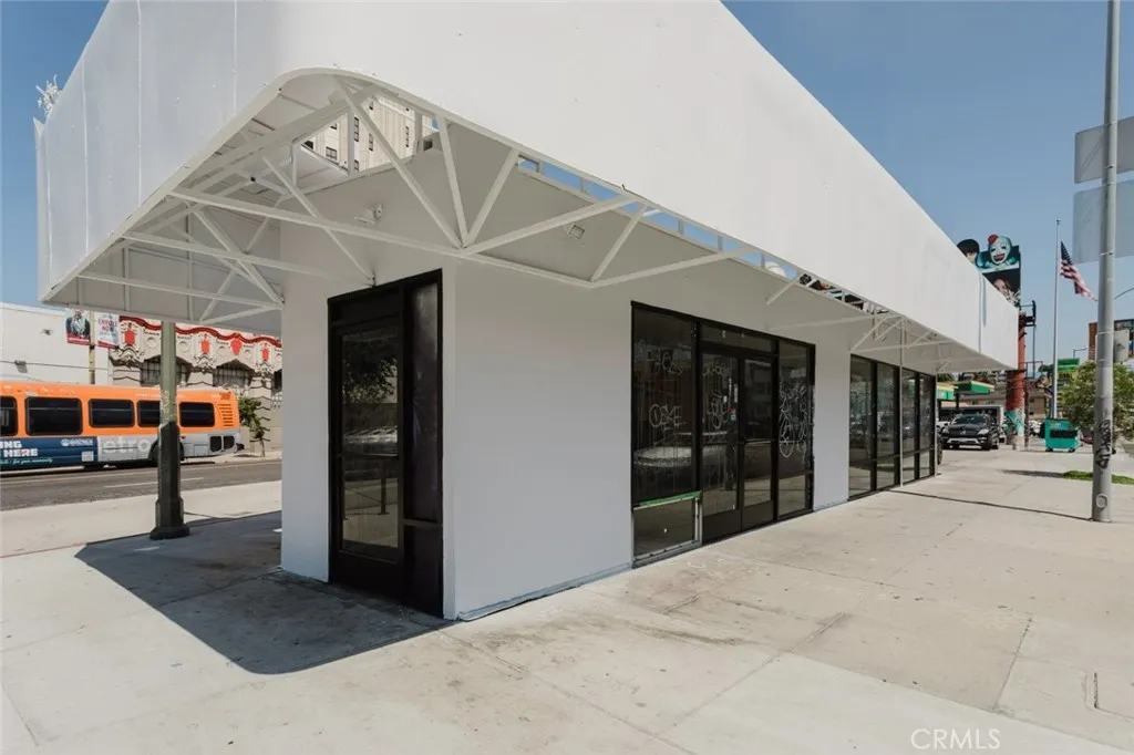 3615 Beverly Blvd