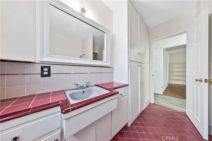 6943 Nagle Avenue, North Hollywood, California 91605