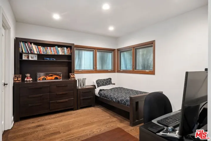 105 N Glenroy Avenue, Los Angeles, California 90049