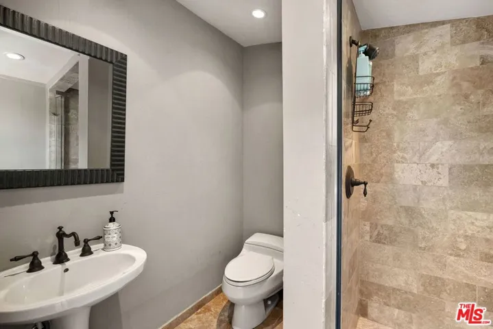 105 N Glenroy Avenue, Los Angeles, California 90049
