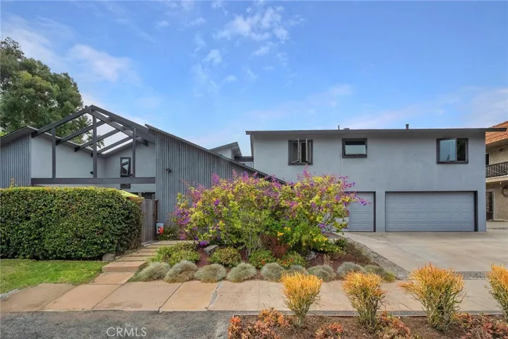 Upstairs & Upgraded 2 Bedroom with Laundry inside Yes!