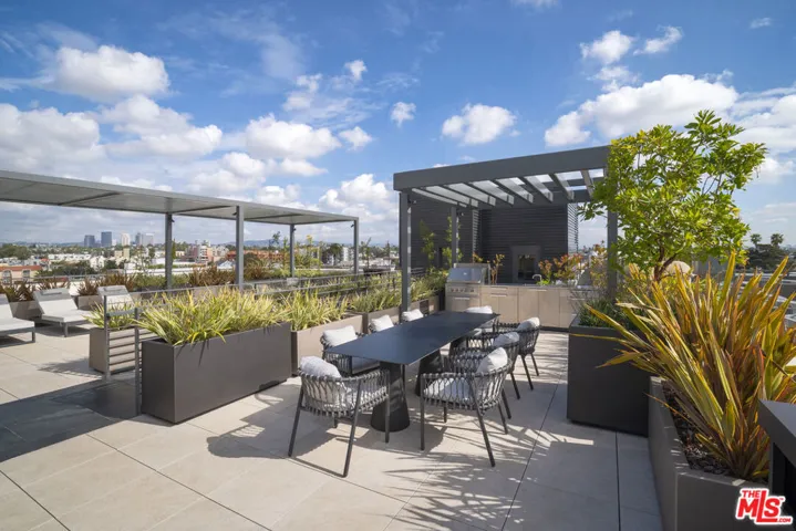 3688 Overland Avenue 705, Los Angeles, California 90034