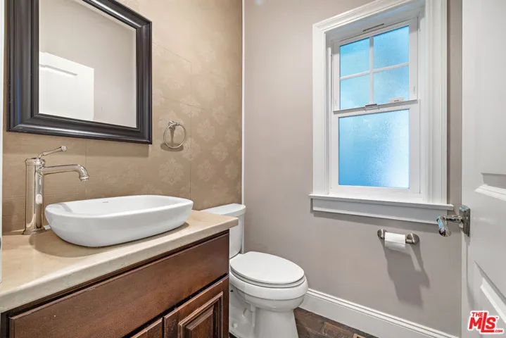 1147 Centinela Avenue, Santa Monica, California 90403