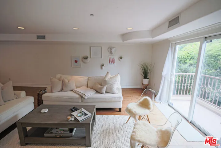 10390 La Grange Avenue Ph3, Los Angeles, California 90025