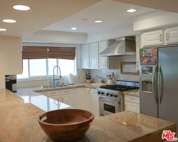 10390 La Grange Avenue Ph3, Los Angeles, California 90025