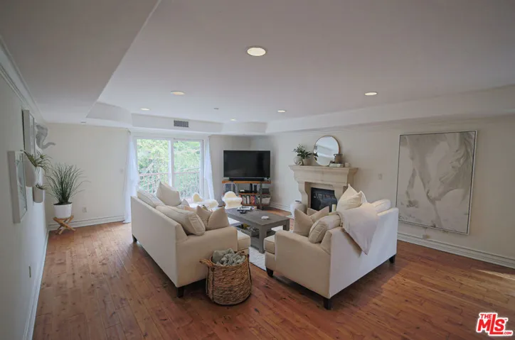 10390 La Grange Avenue Ph3, Los Angeles, California 90025