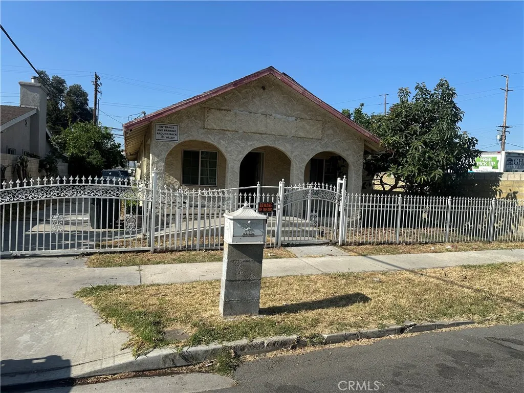 810 E H, Colton, California 92324 — photo 5