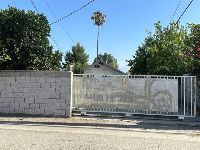810 E H, Colton, California 92324