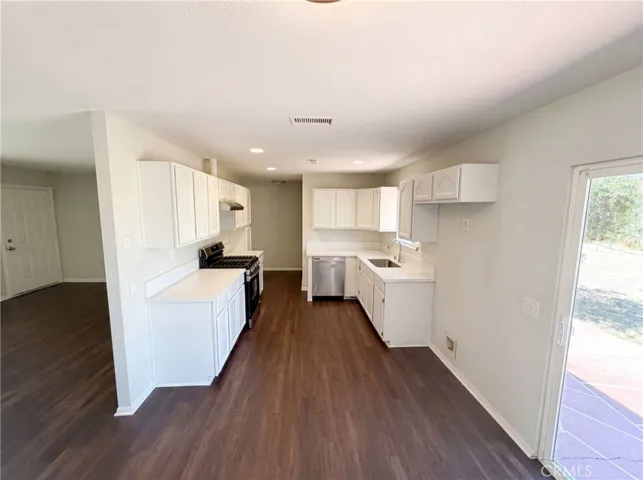 215 Laurel, Hemet, California 92544