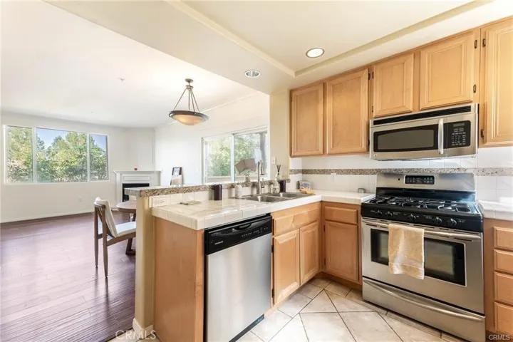 5220 Premiere Hills Circle 228, Woodland Hills, California 91364