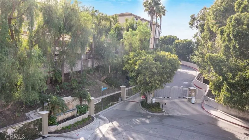 5220 Premiere Hills Circle 228, Woodland Hills, California 91364