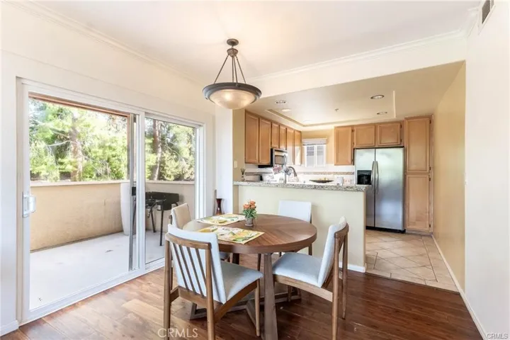 5220 Premiere Hills Circle 228, Woodland Hills, California 91364