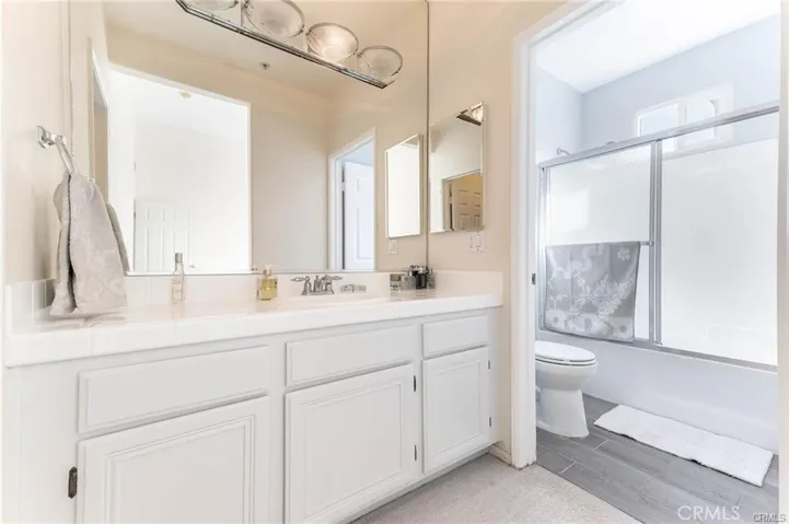 5220 Premiere Hills Circle 228, Woodland Hills, California 91364