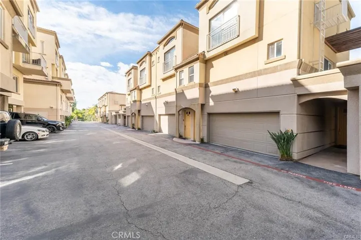 5220 Premiere Hills Circle 228, Woodland Hills, California 91364