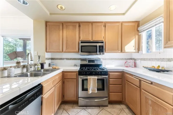 5220 Premiere Hills Circle 228, Woodland Hills, California 91364