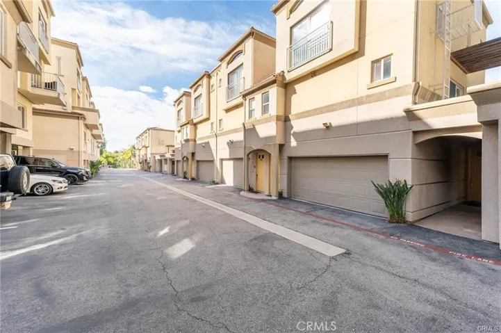 5220 Premiere Hills Circle 228, Woodland Hills, California 91364