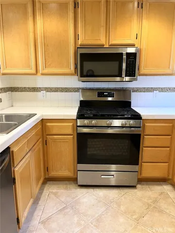 5220 Premiere Hills Circle 228, Woodland Hills, California 91364