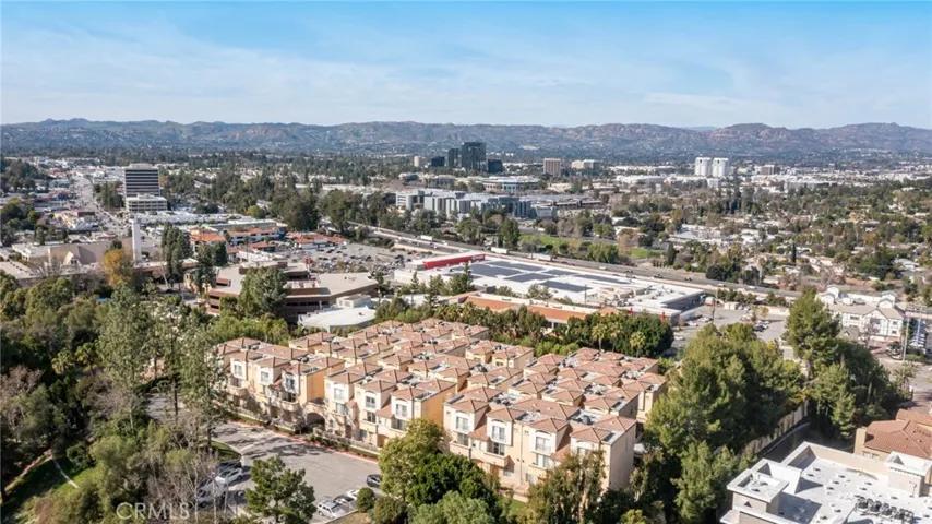 5220 Premiere Hills Circle 228, Woodland Hills, California 91364