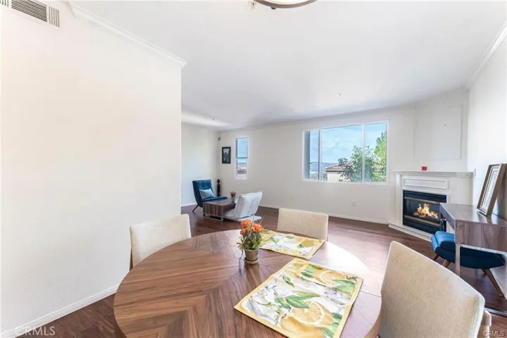 5220 Premiere Hills Circle 228, Woodland Hills, California 91364