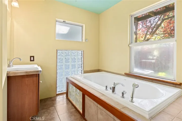 18 Joy, Chico, California 95926