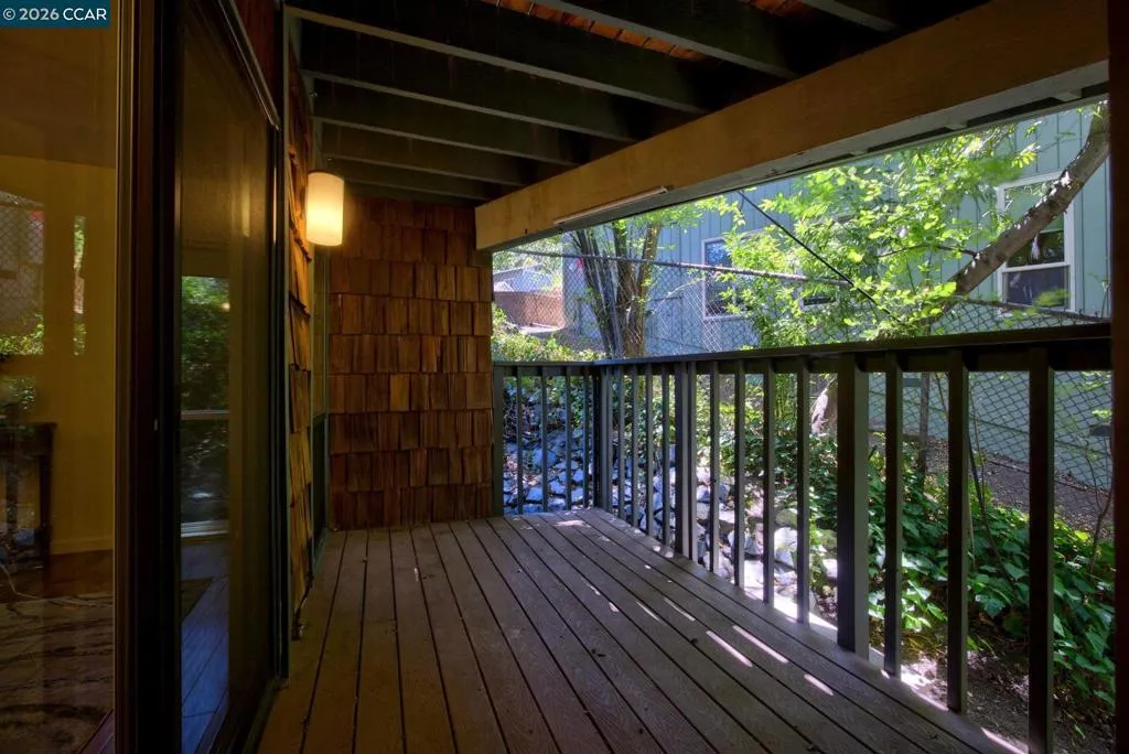 Deck off BR