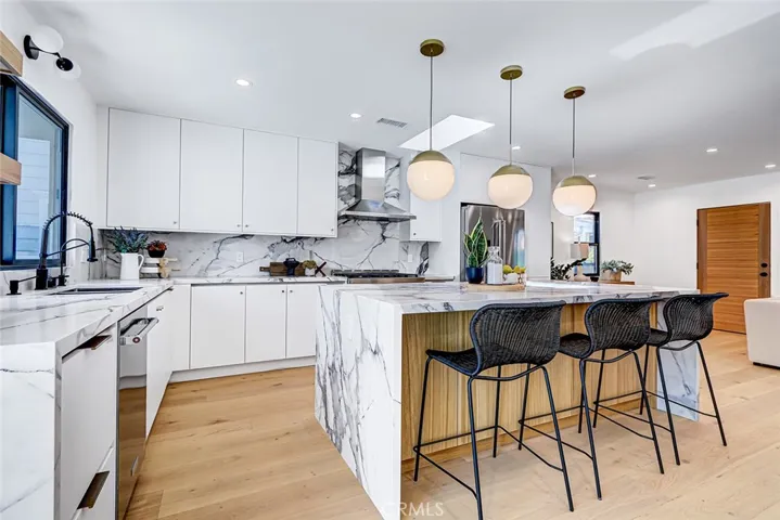 2100 Wendy Way, Manhattan Beach, California 90266