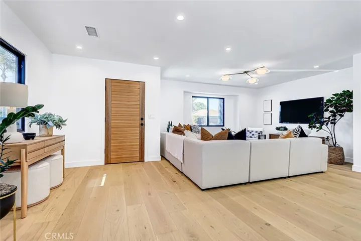 2100 Wendy Way, Manhattan Beach, California 90266